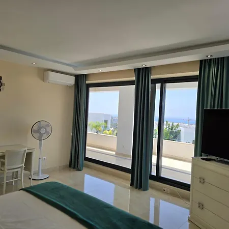 Valeriya Vista Al Mar